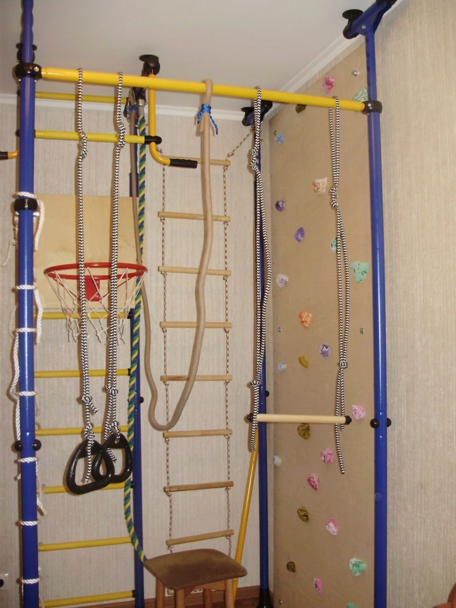 Детский спортивный уголок