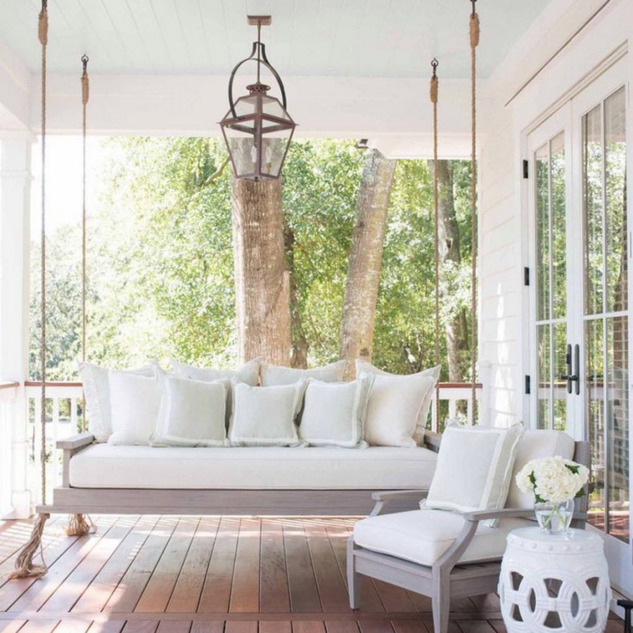 Качели на веранде