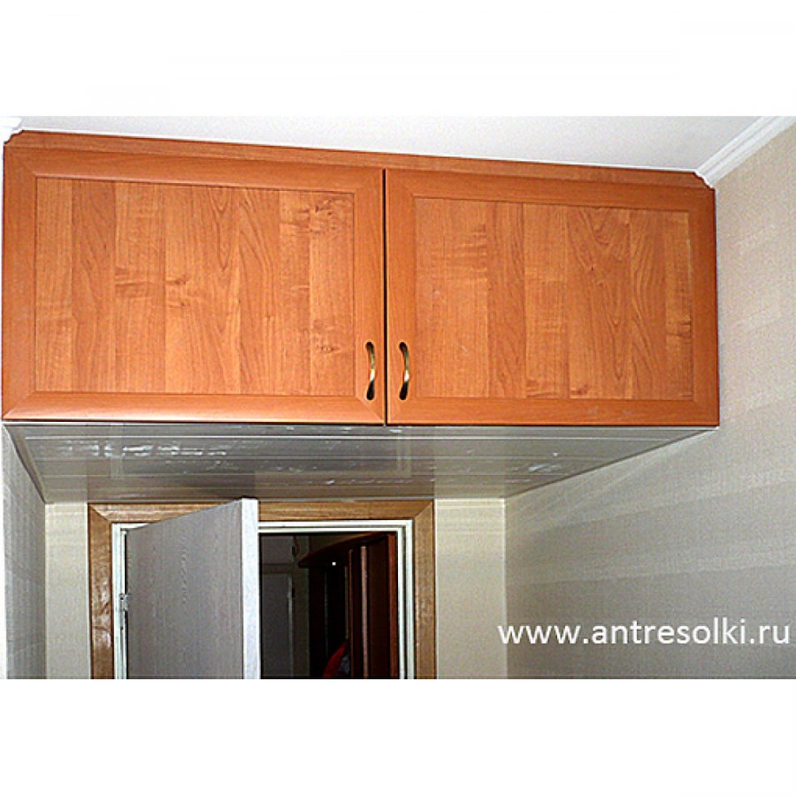 Навесной шкаф над дверью