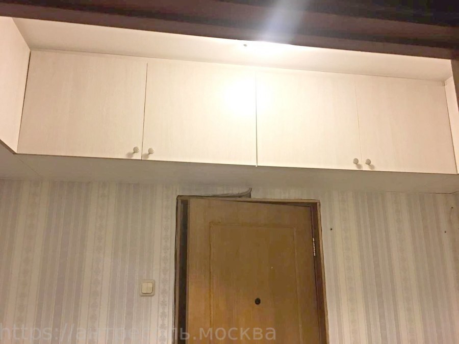 Антресоли на кухне с внутренней подсветкой