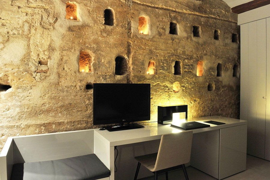 Готический стиль в интерьере стены