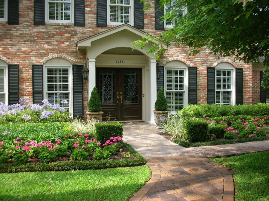 Колониальный ландшафтный стиль