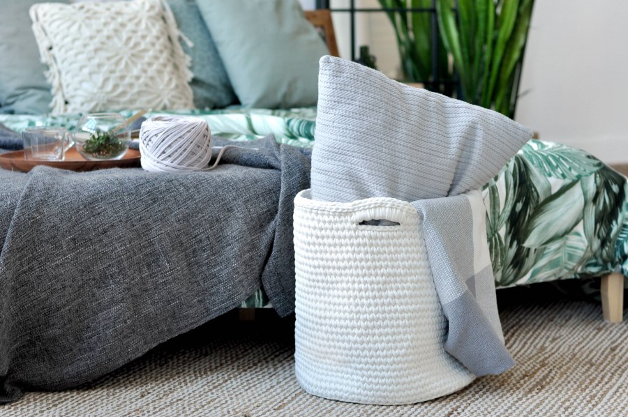 Вязаные корзинки в интерьере