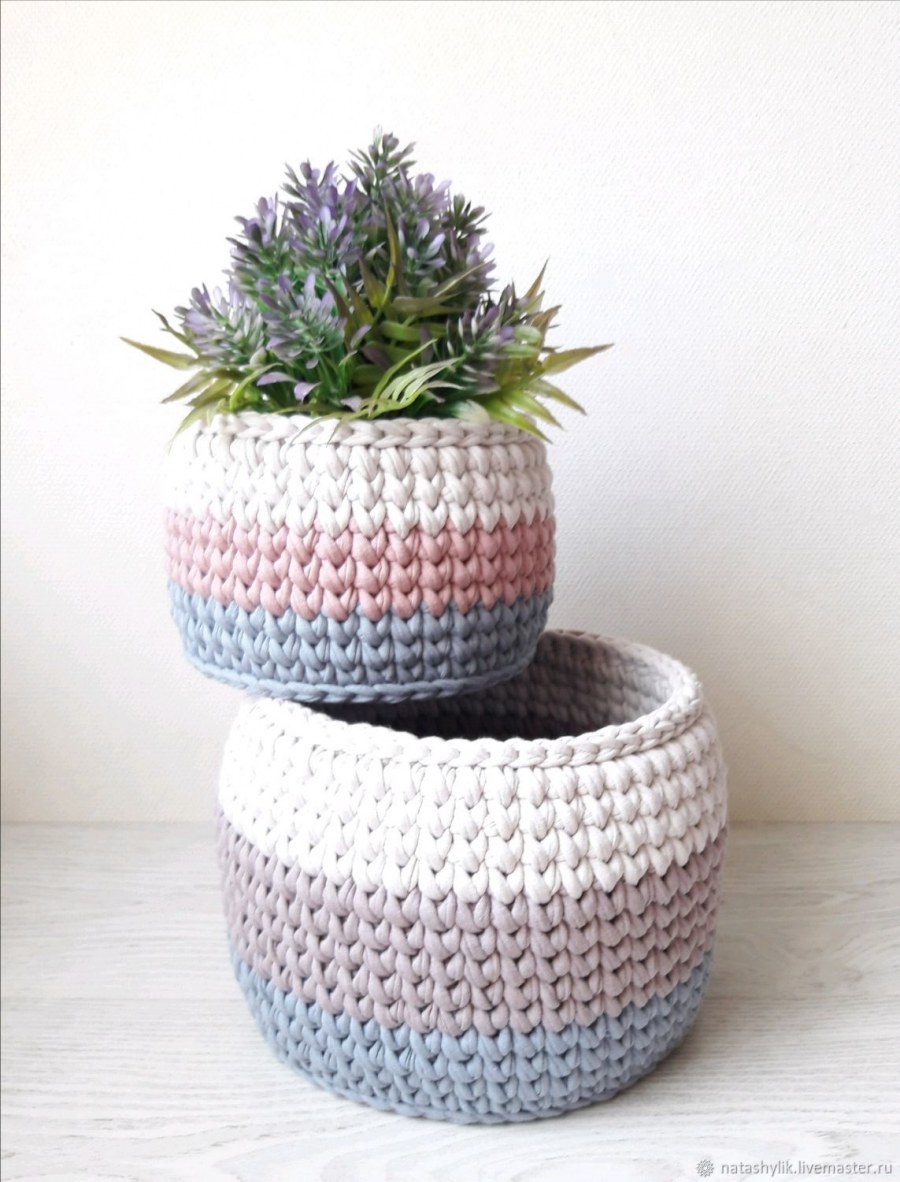 Трикотажные корзинки в интерьере