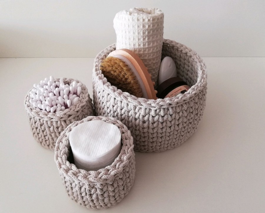 Вязаные корзины из джута