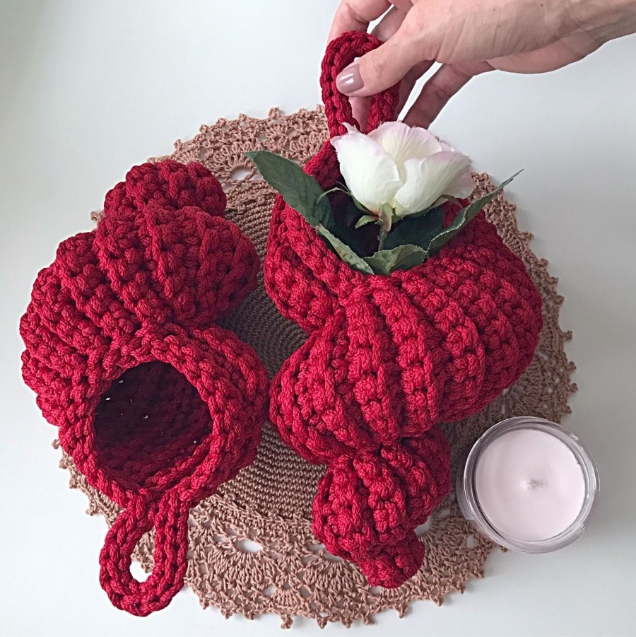 Вязаные корзинки