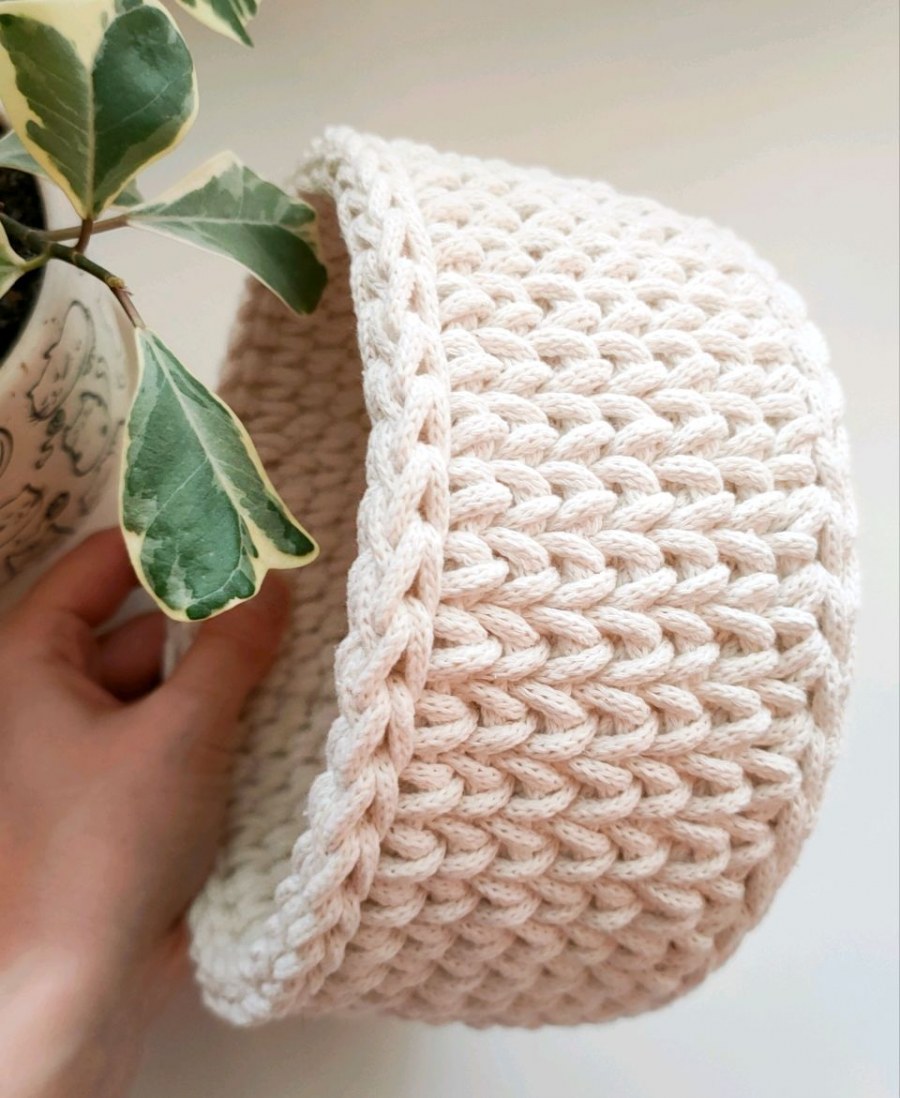 Вязаные интерьерные корзинки