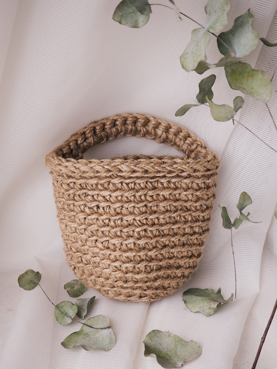 Вязаные корзинки в интерьере