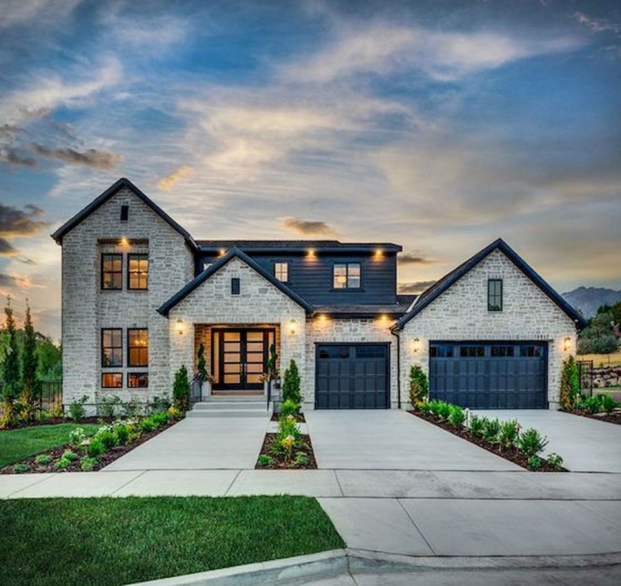 Дом спереди