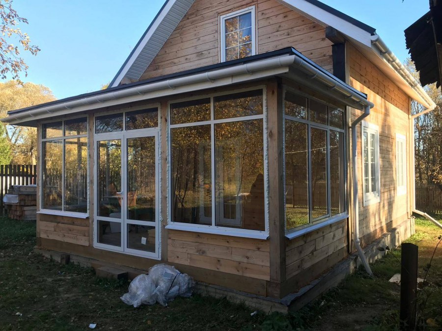 Застеклённая веранда к дому