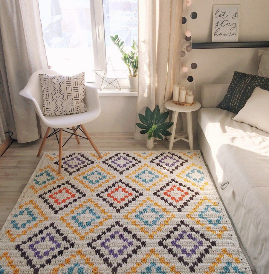 Вязаный ковер в скандинавском стиле