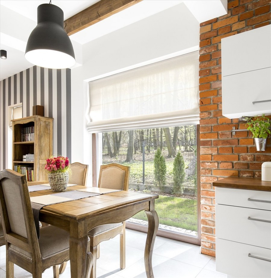 Римская штора в эркере