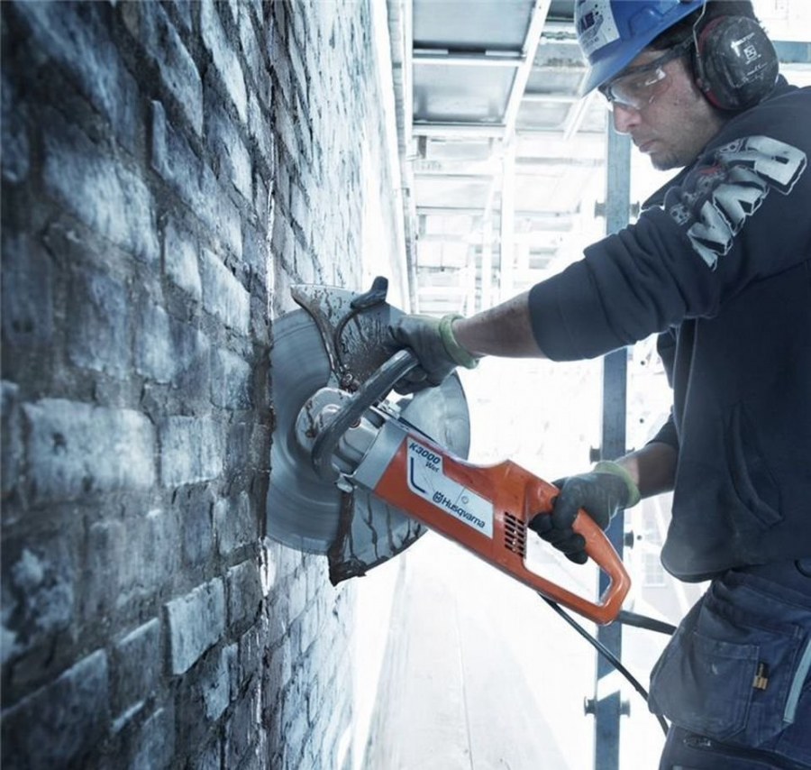 Алмазная резка обои