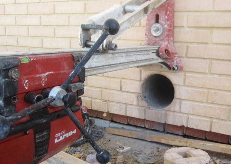 Сверление отверстий в плите перекрытия