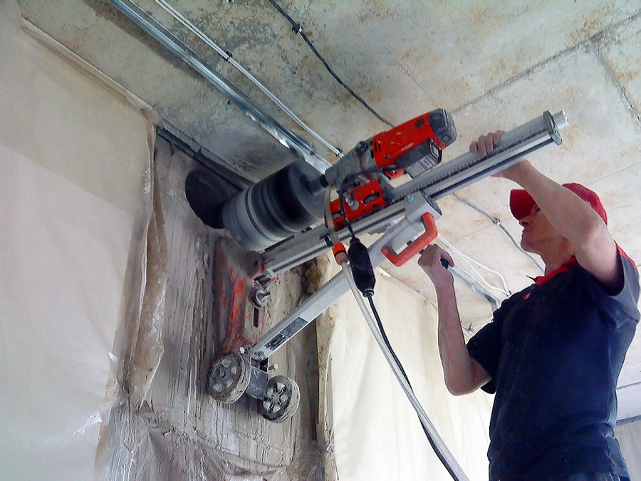 Бурение отверстий в фундаменте