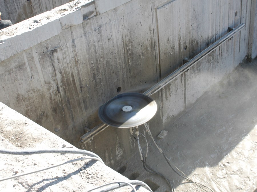 Алмазное бурение фундамента