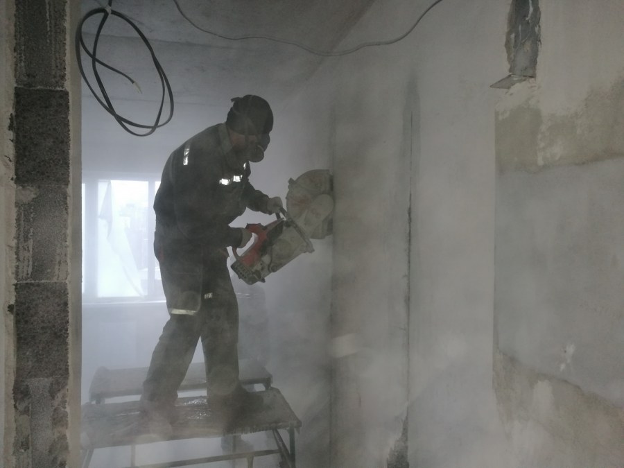 Алмазное резка проемов хилти