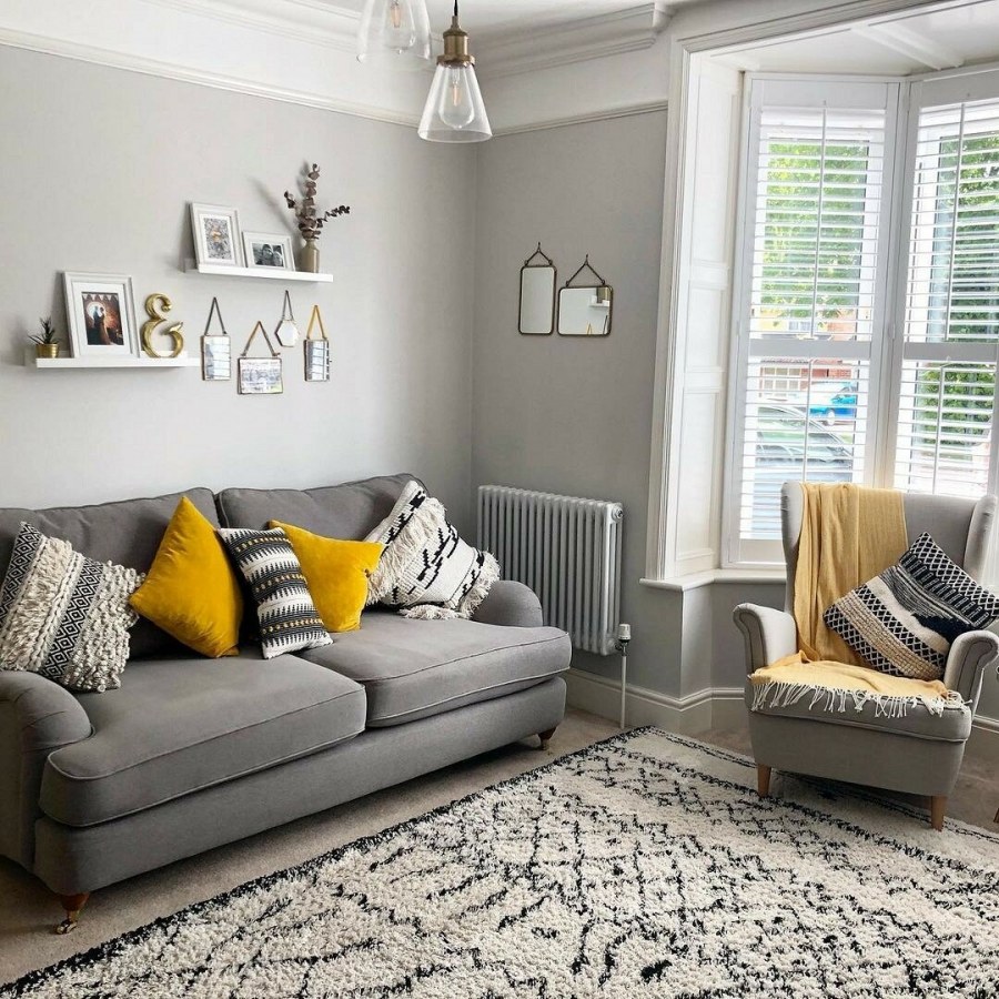 Интерьеры классика в серо-желтых тонах