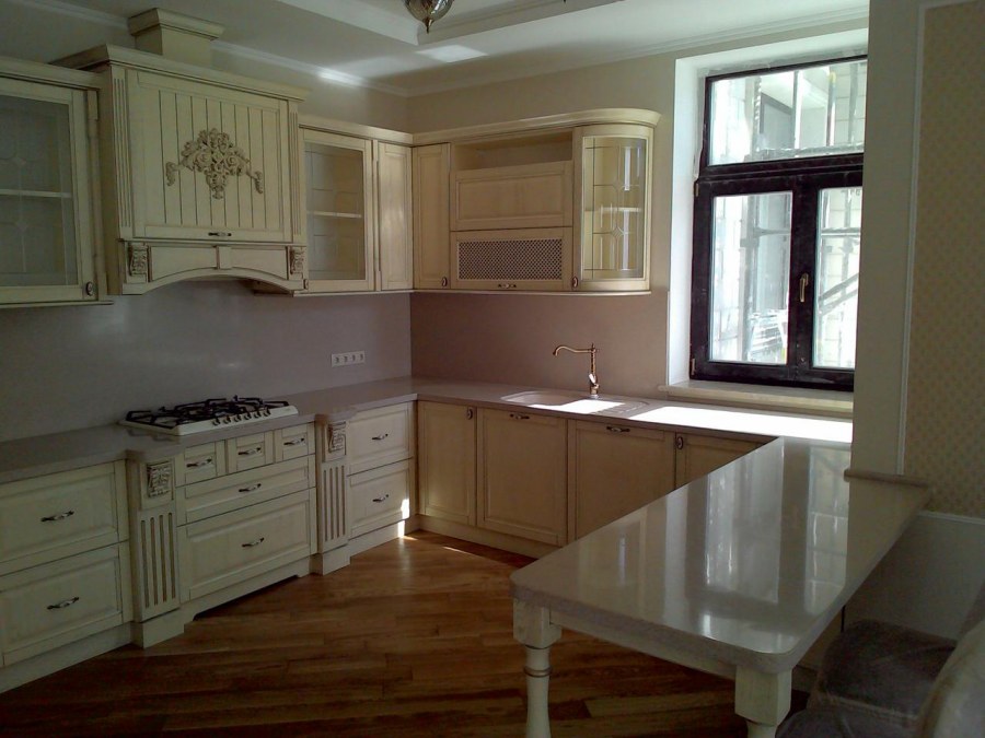 Кухонный гарнитур из массива