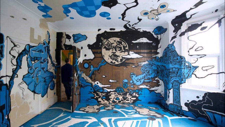 Разрисованные стены в комнате