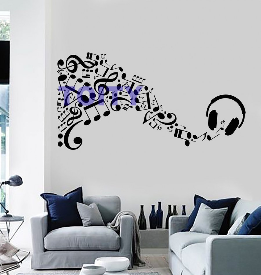 Трафарет на стене в интерьере