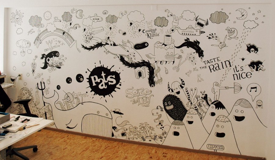 Рисунки маркером на стене