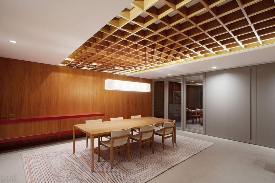 Деревянный решетчатый потолок