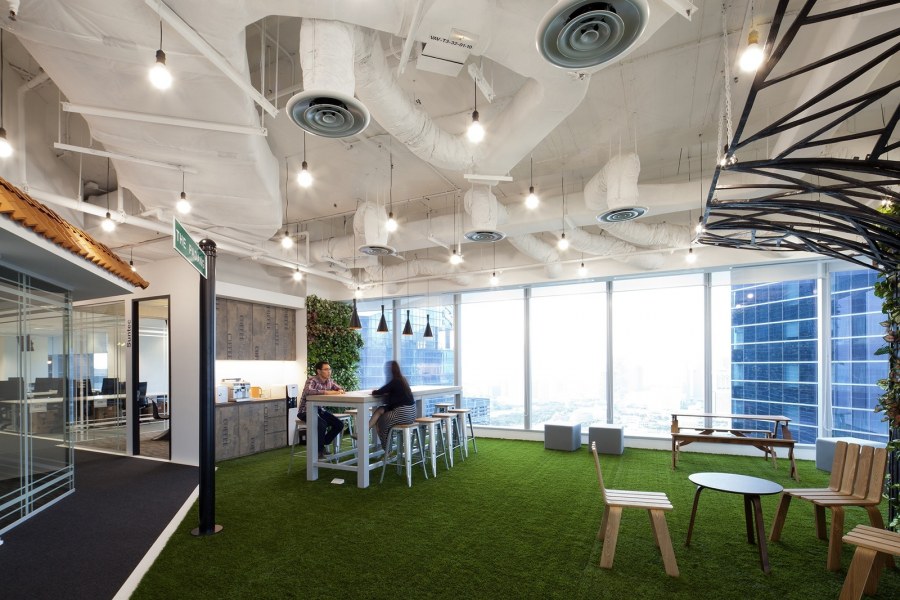 Потолок с открытыми коммуникациями