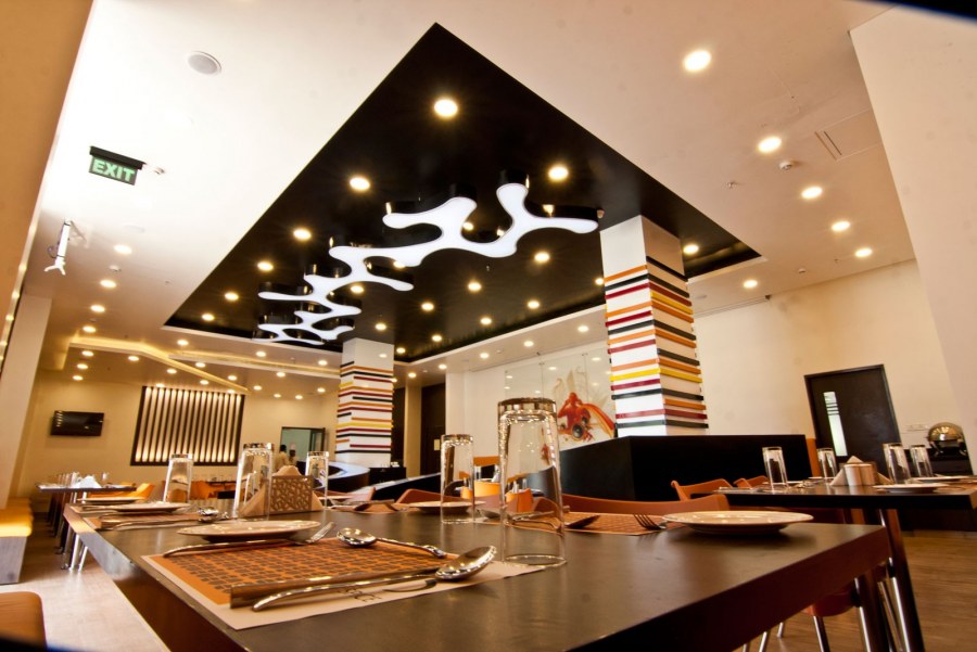 Потолок в кафе