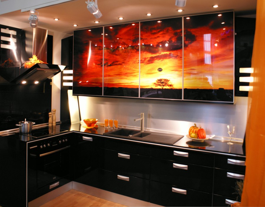 Кухни черные с фотопечатью