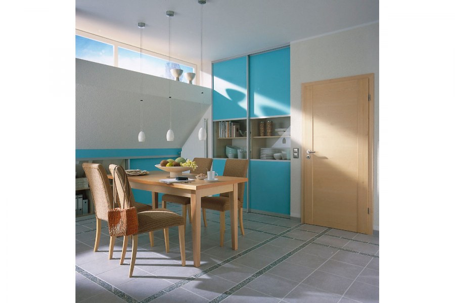 Кухня с раздвижными дверцами