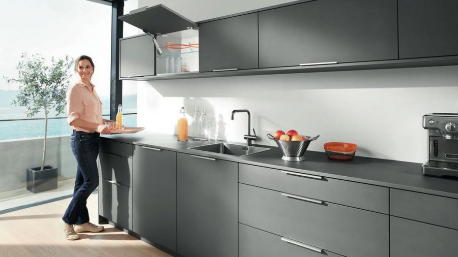 Blum MOVENTO Tip on BLUMOTION