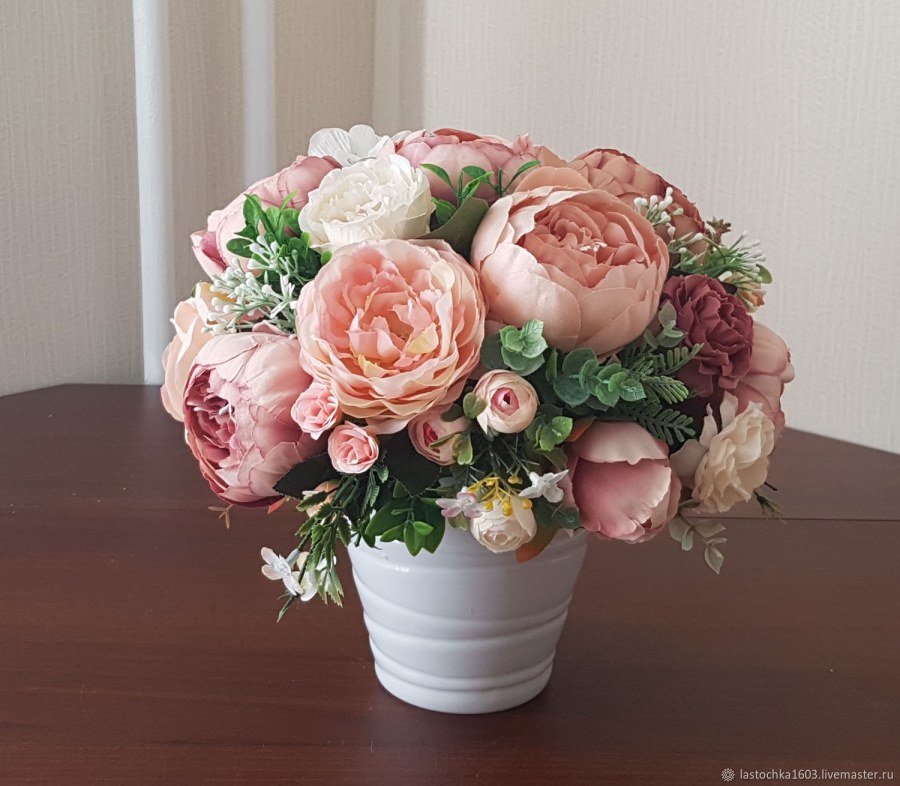 Картины с пионами в интерьере