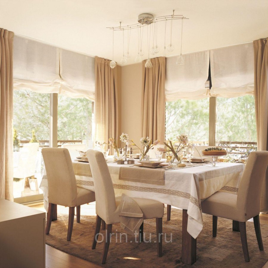 Римская штора на кухне с балконом