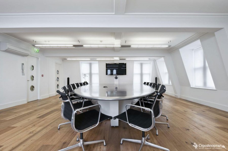 Белый интерьер офиса