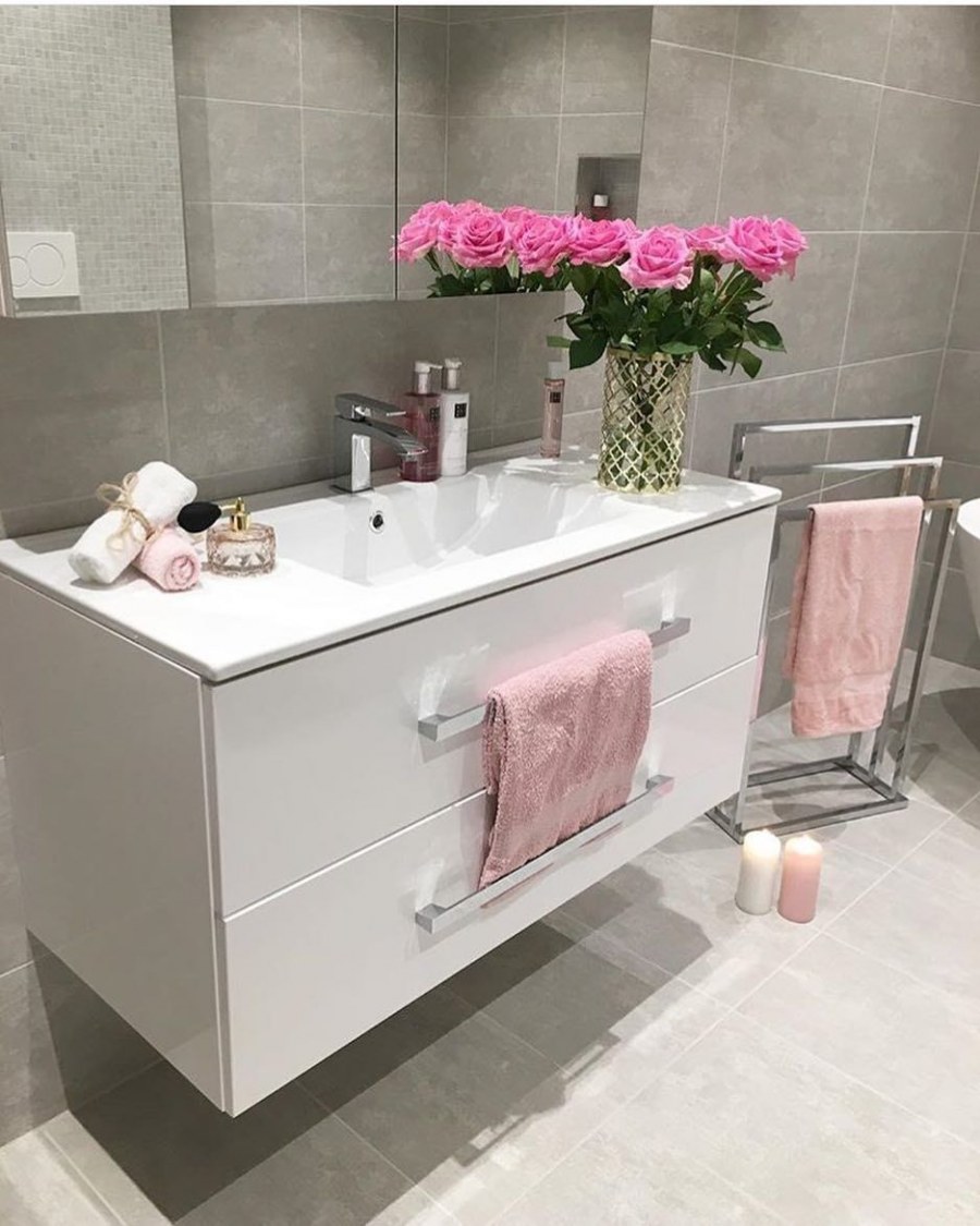 Ванна розово серая