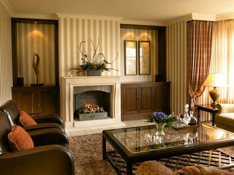 Гостиная с камином классика
