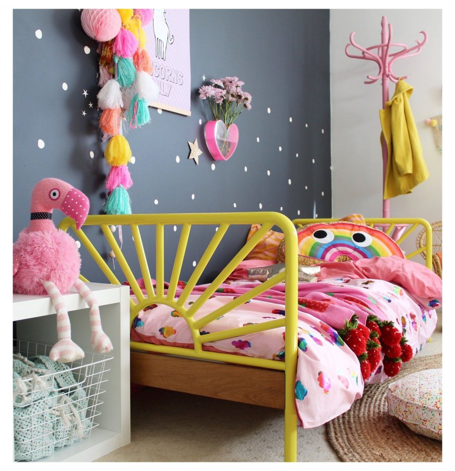 Радужная детская комната