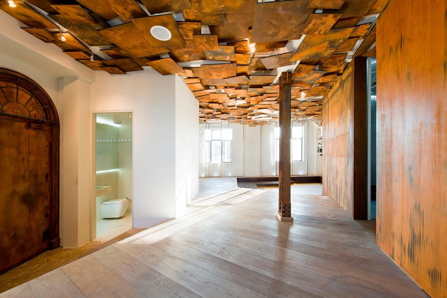 Медь и дерево в интерьере