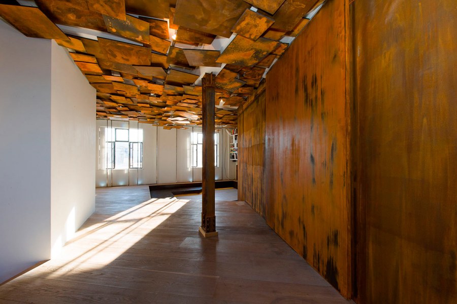 Металлические листы в интерьере лофт