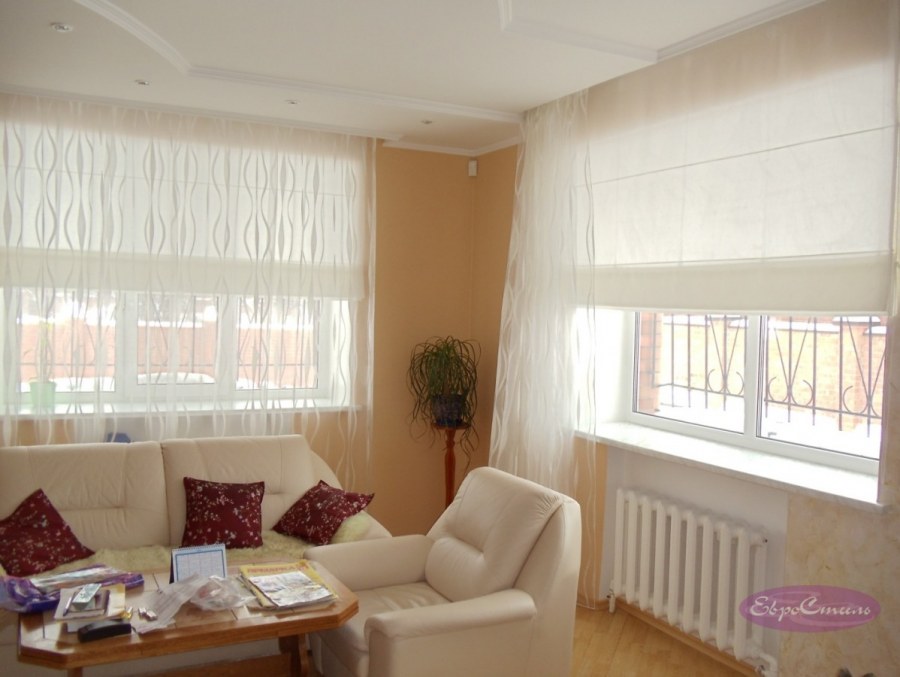 Римские тюлевые шторы на кухню