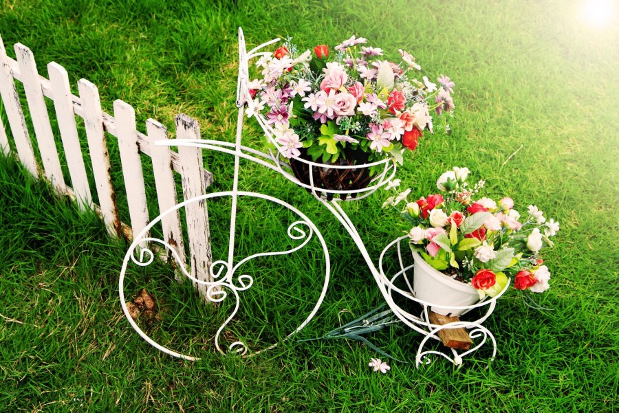 Подставка для цветов на дачу