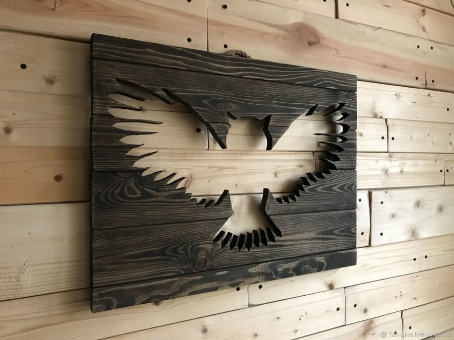 Панно из дерева