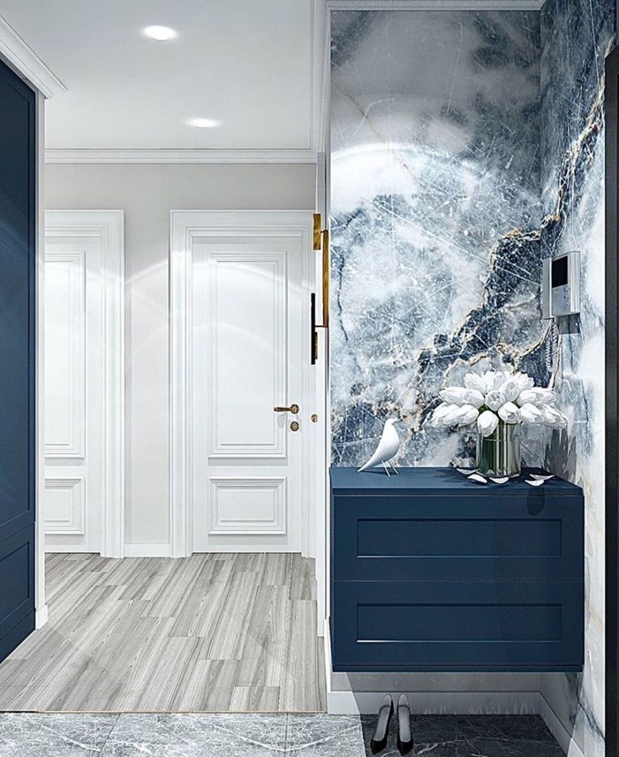 Прихожая в холодных тонах