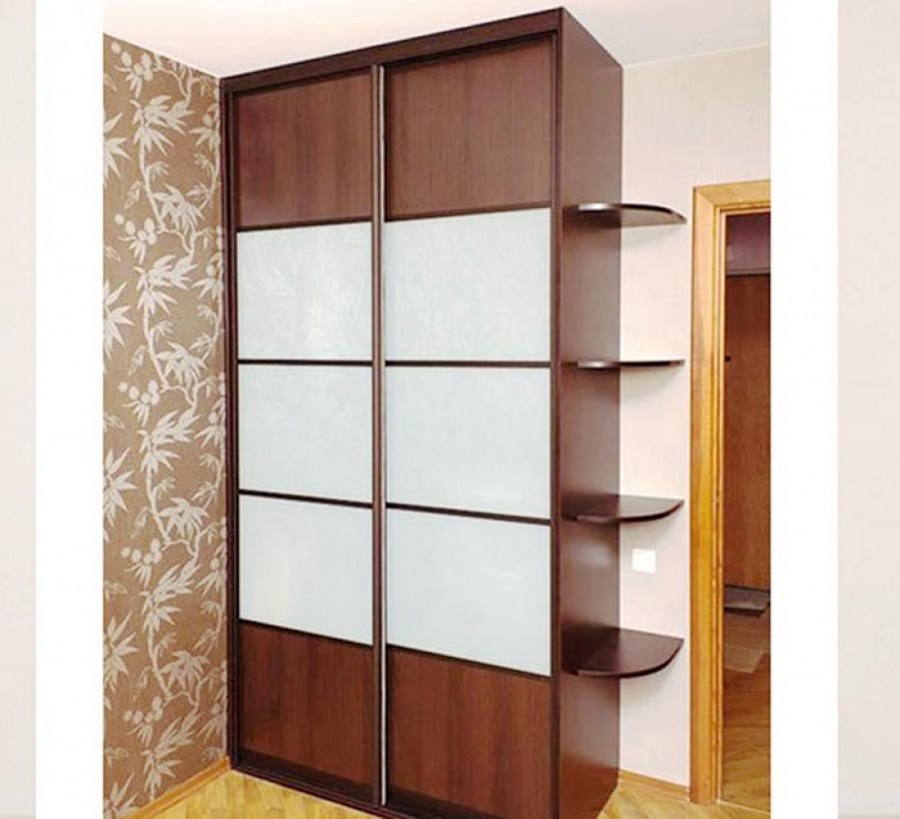 Шкаф купе с боковыми полками