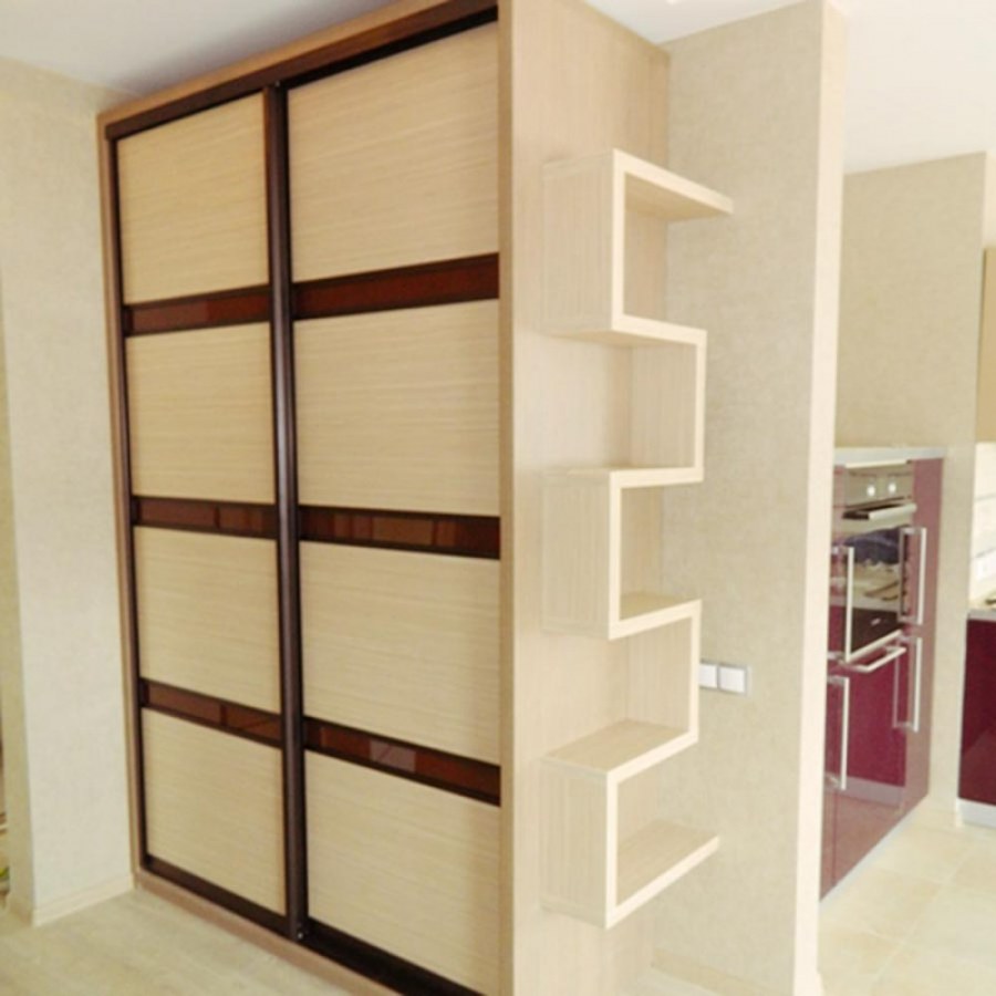 Шкаф купе с боковыми полками