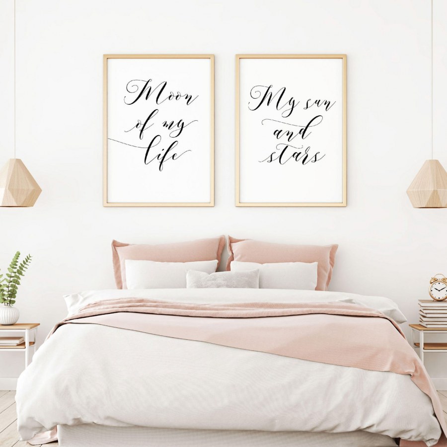 Декоративное зеркало над кроватью