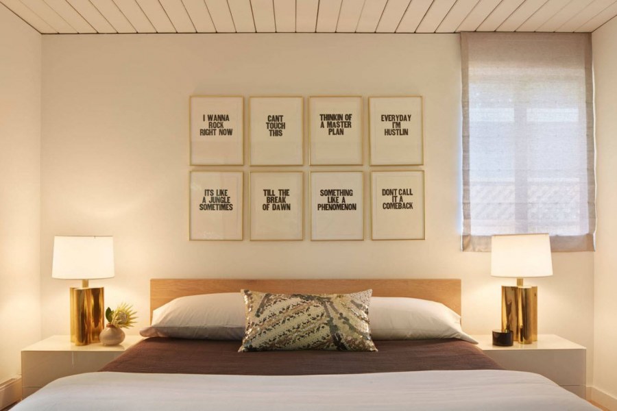 Постеры в спальню над кроватью