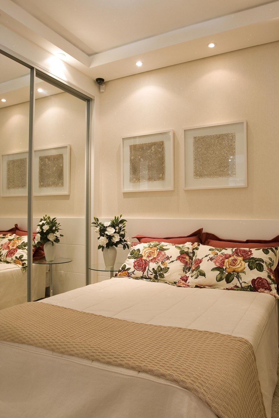 Декор над кроватью в спальне своими руками