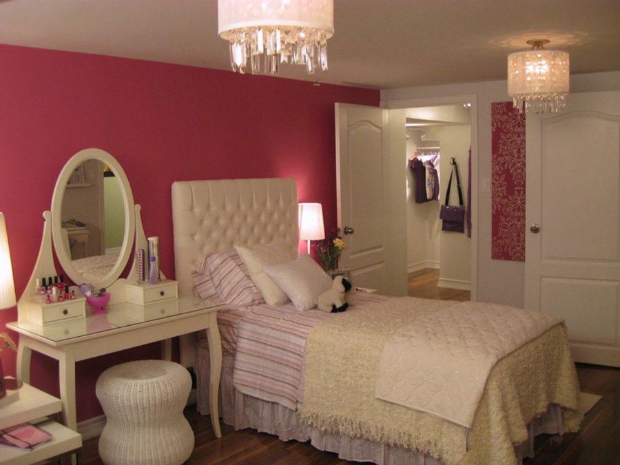 Спальня с макияжным столиком